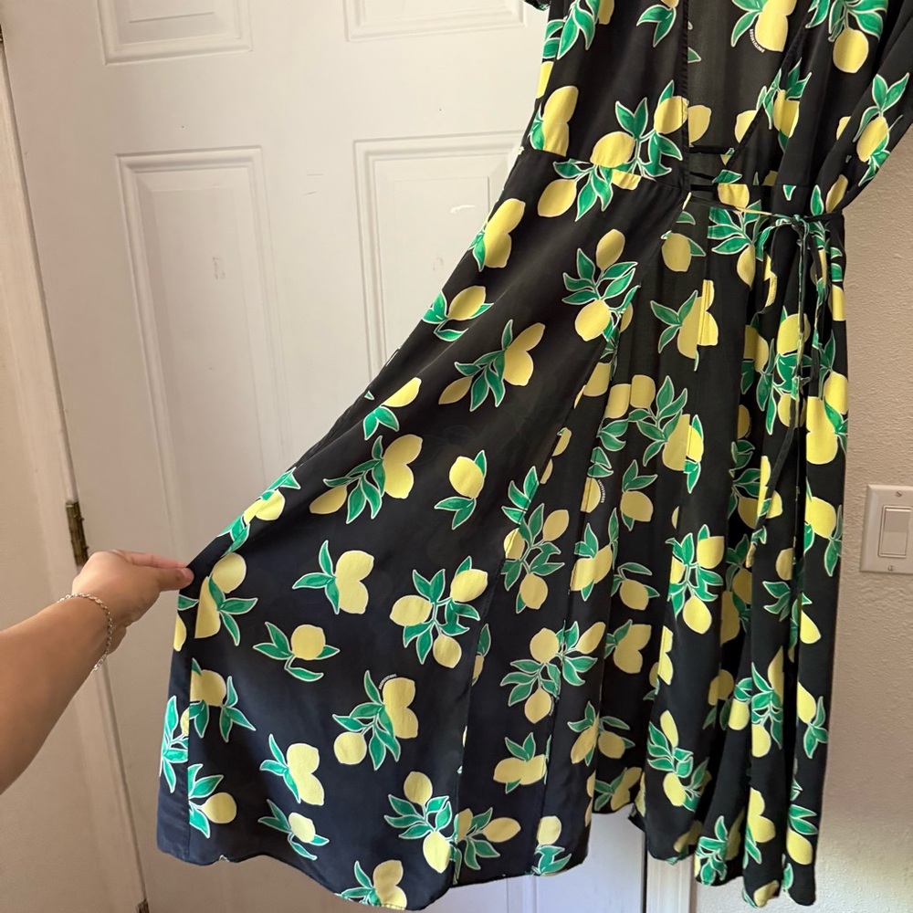 FROM‎ FUTURE black lemon fruit print silk short sleeve midi wrap dress - Picture 2 of 7